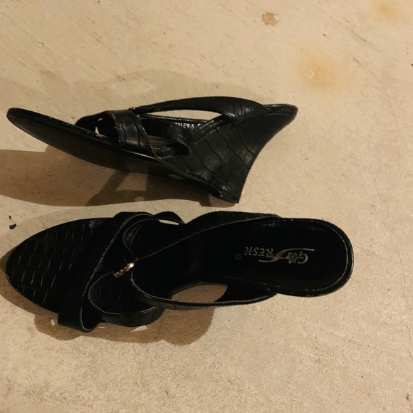 Shoes - Picture 4 of 11